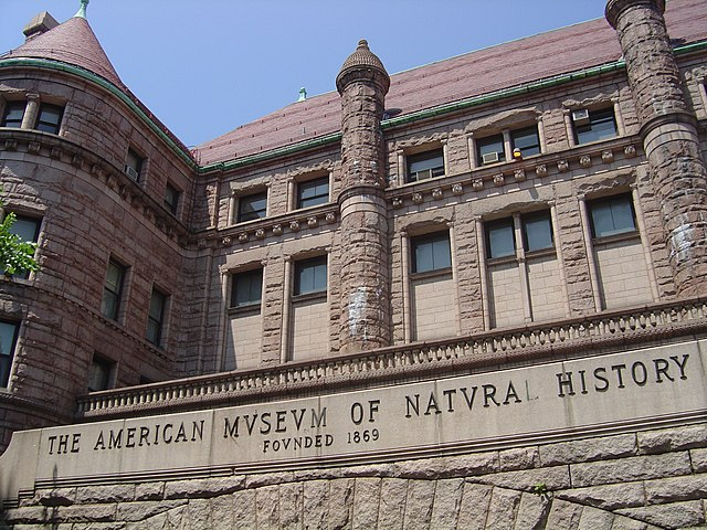 Fachada em pedra do Museu Americano de História Natural