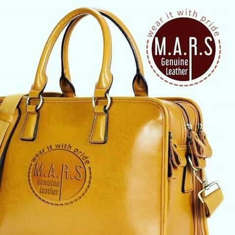 Mungkin gambar dompet, pelana kulit jahit dan teks yang menyatakan 'wearit W M.A.R.S with pride Genuine Leather with oride Cenuine M.A.R.S R.S Leather'