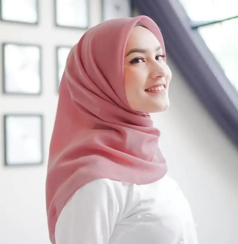 1. Model Hijab Segi Empat yang Sederhana
