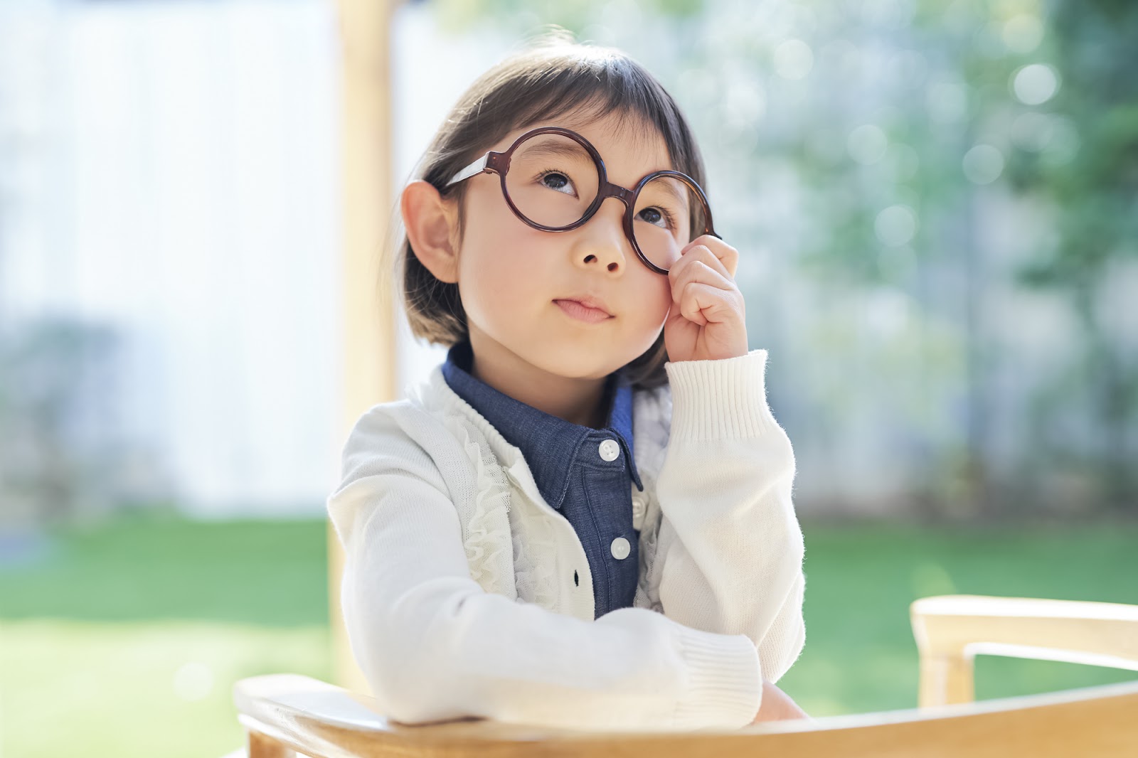 やっぱり、家にいるときも子どもの目を守りたい・・・そんなあなたには、千里堂のメガネがおススメです。