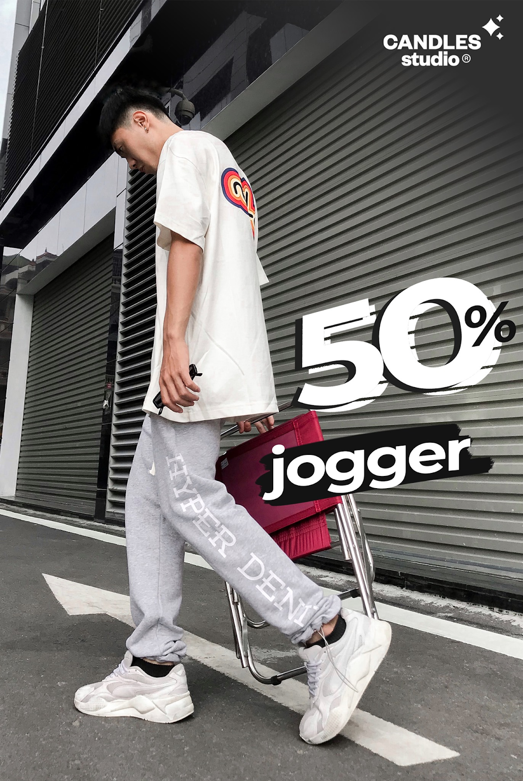 Phong cách và cá tính với Jogger và áo phông trắng