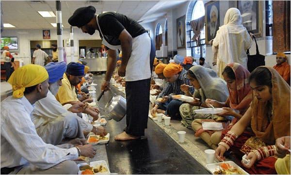 In Tense Times, Sikhs in Queens Find Respite in a Communal Meal - The New  York Times