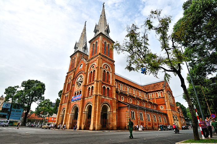 Notre-Dame-Cathedral-ho-chi-minh-city-tour-half-day4.jpg