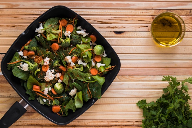 Comer en exceso vegetales de hoja verde, frutas, y alimentos ricos en fibra no nos hará subir de peso.