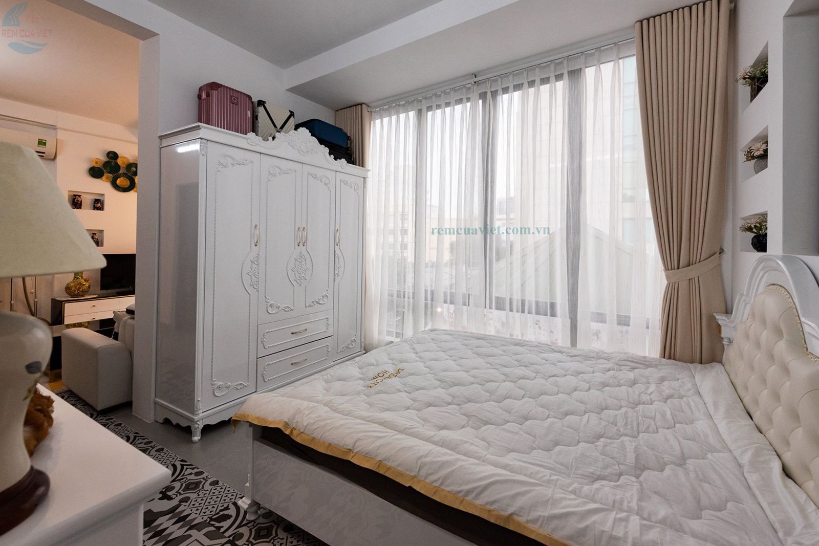 Rèm cửa vải voan giúp ánh sáng hài hòa