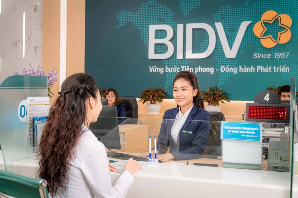 Khóa thẻ tại phòng giao dịch BIDV