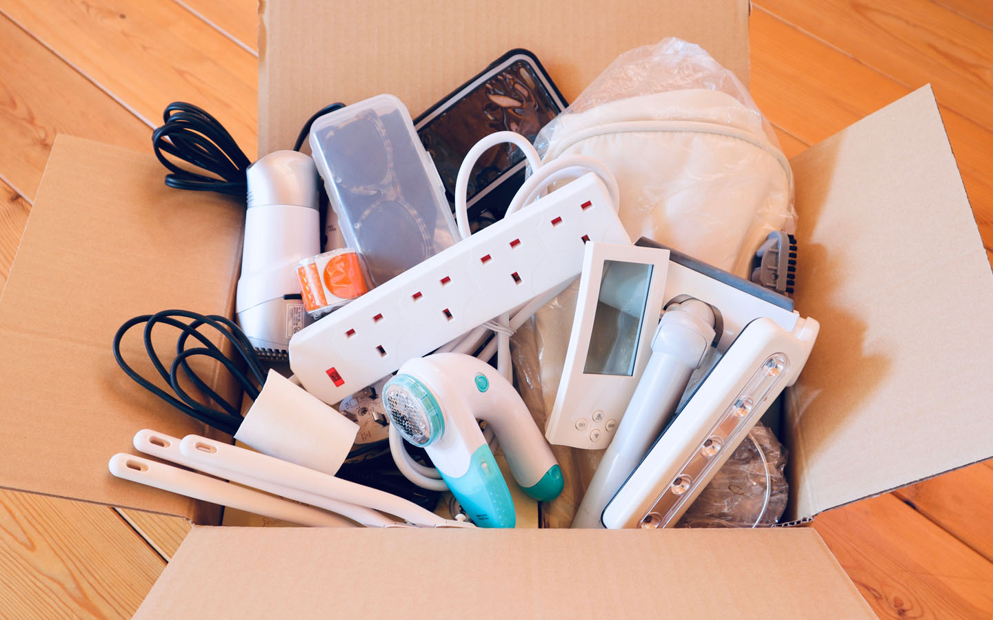 benefits of decluttering: unoragnised items in box