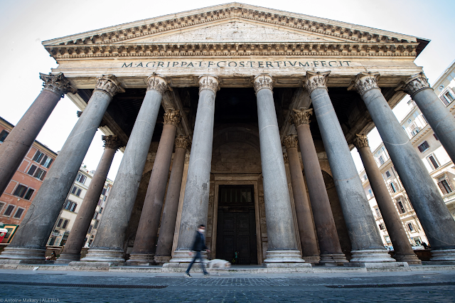 Từ “tất cả các vị thần” đến “tất cả các vị tử vì đạo”: viếng Đền Pantheon