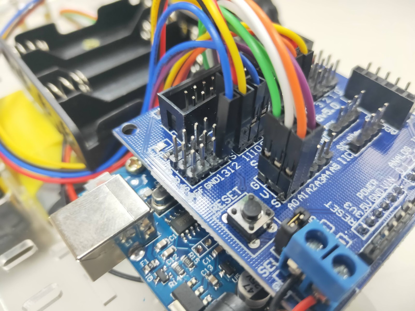 Arduino 自走車教學系列 - 單元(三)循線與避障