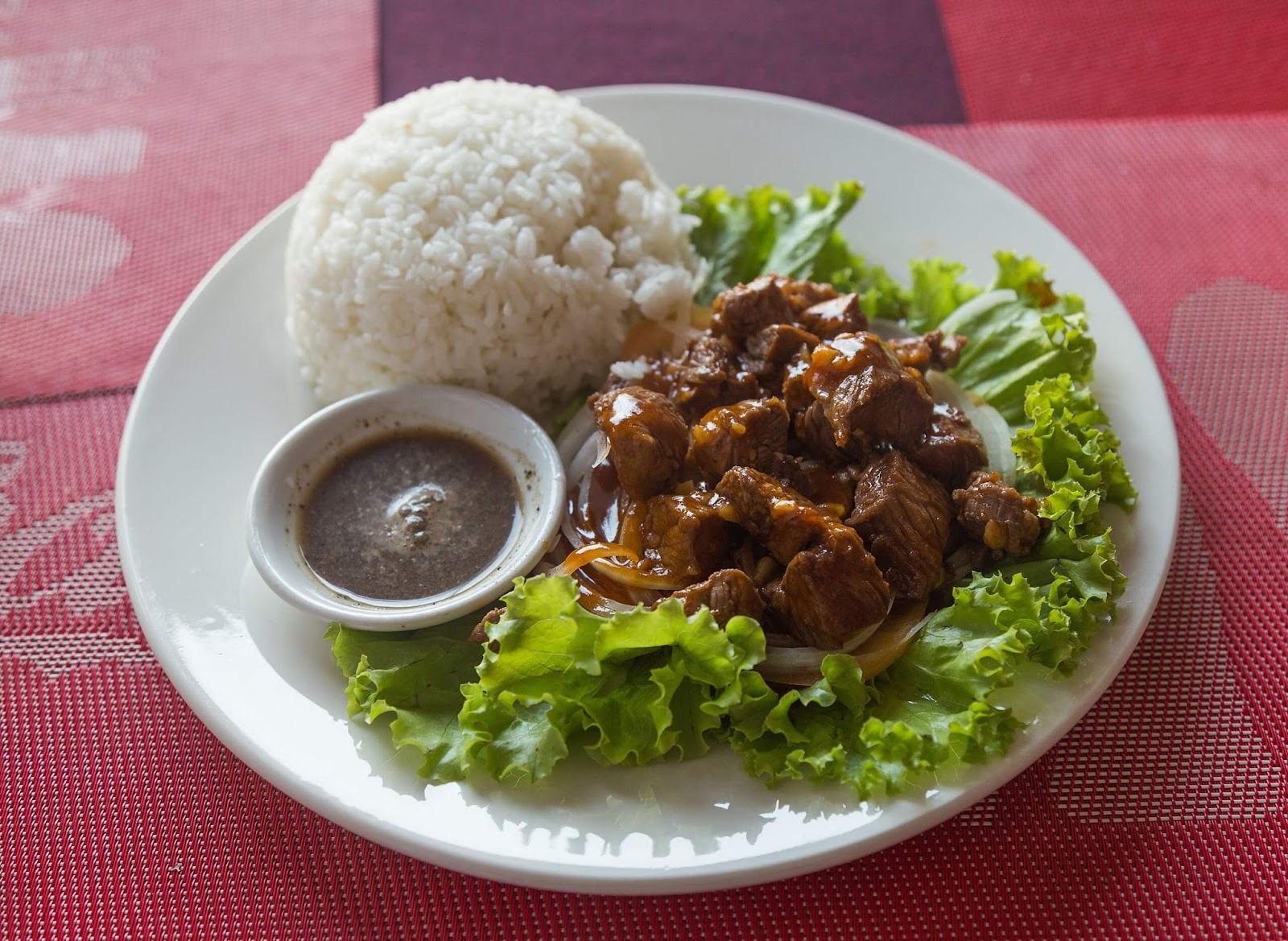 beef lok lak, lok lak, lok lk sach kor, Cambodian food