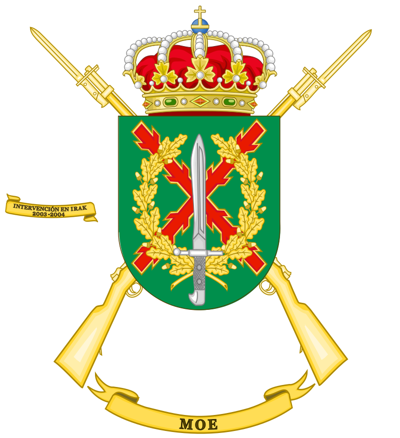 The MOE´s coat of arms consists of a dagger superimposed by a golden laurel wreath and the Burgundy Cross in the background. Behind the green coat of arms, there are two rifles with bayonets. Above this is the Spanish royal crown. Under all this the name of the command.