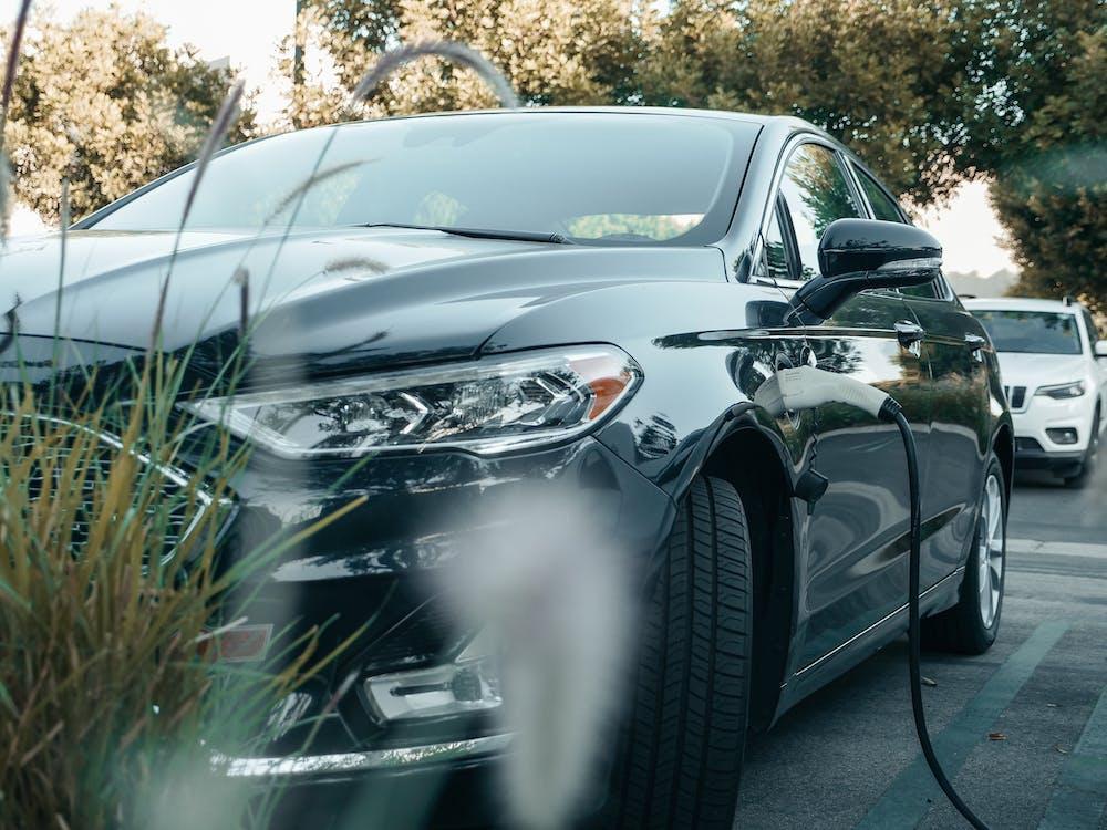 How does Battery Temperature Affect Charging, Regen, And Discharge Power Limits