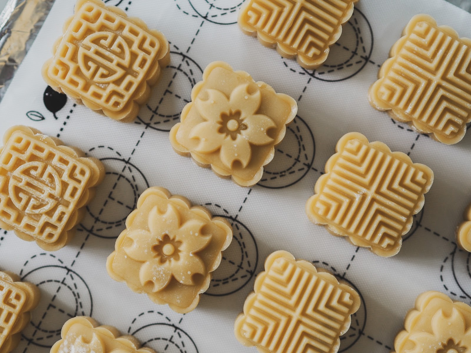 mooncakes of different shapes 