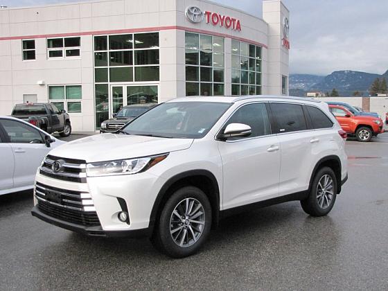 A White Toyota Highlander sits parked in the Castlegar Toyota lot