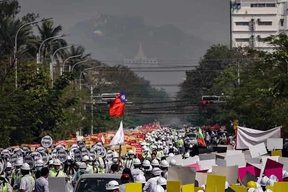 CUỘC ĐẤU TRANH CỦA DÂN TỘC MYANMAR ĐÃ ĐẾN HỒI QUYẾT LIỆT