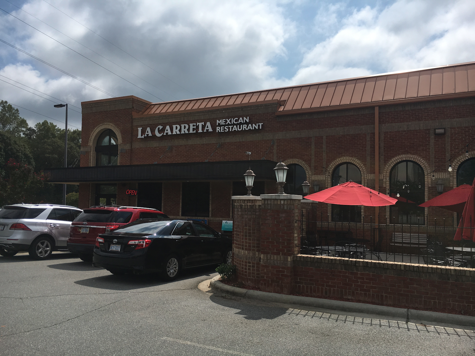 places to eat in bermuda run la caretta