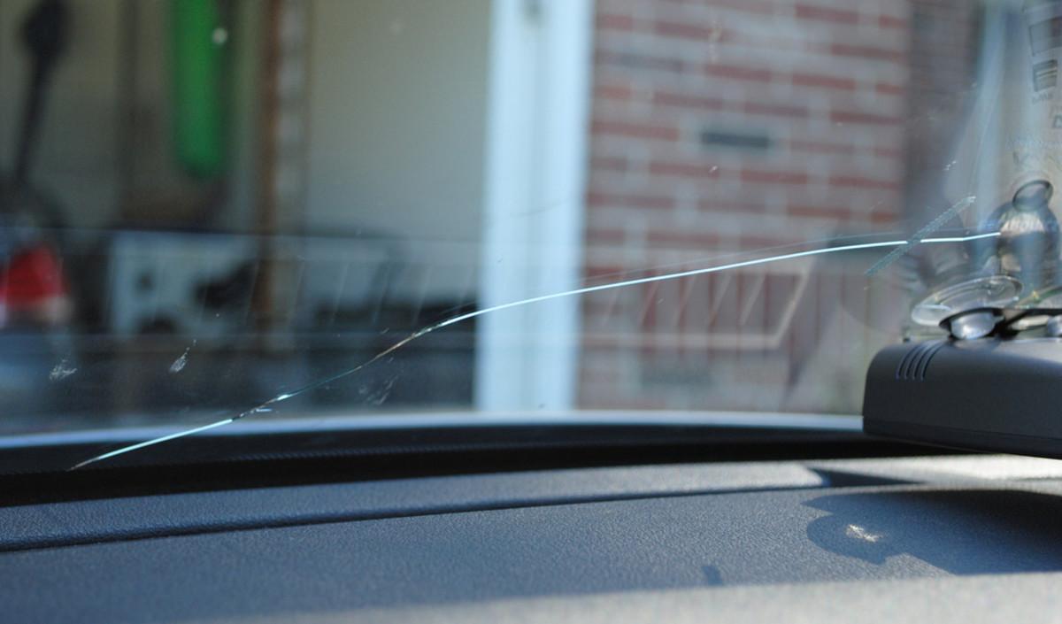 C:\Users\gelo.n\Desktop\cracked-windshield.jpg