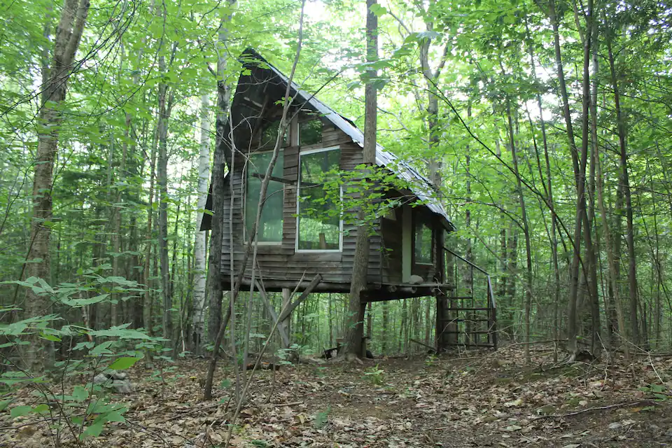 D Acres Hostel Treehouse - Airbnb Retreat near Bretton Woods Ski Area and Cannon Mountain