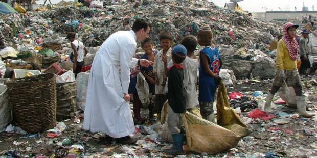 Vị Linh mục Pháp và tổ chức Công giáo giải cứu trẻ em trên đường phố Manila