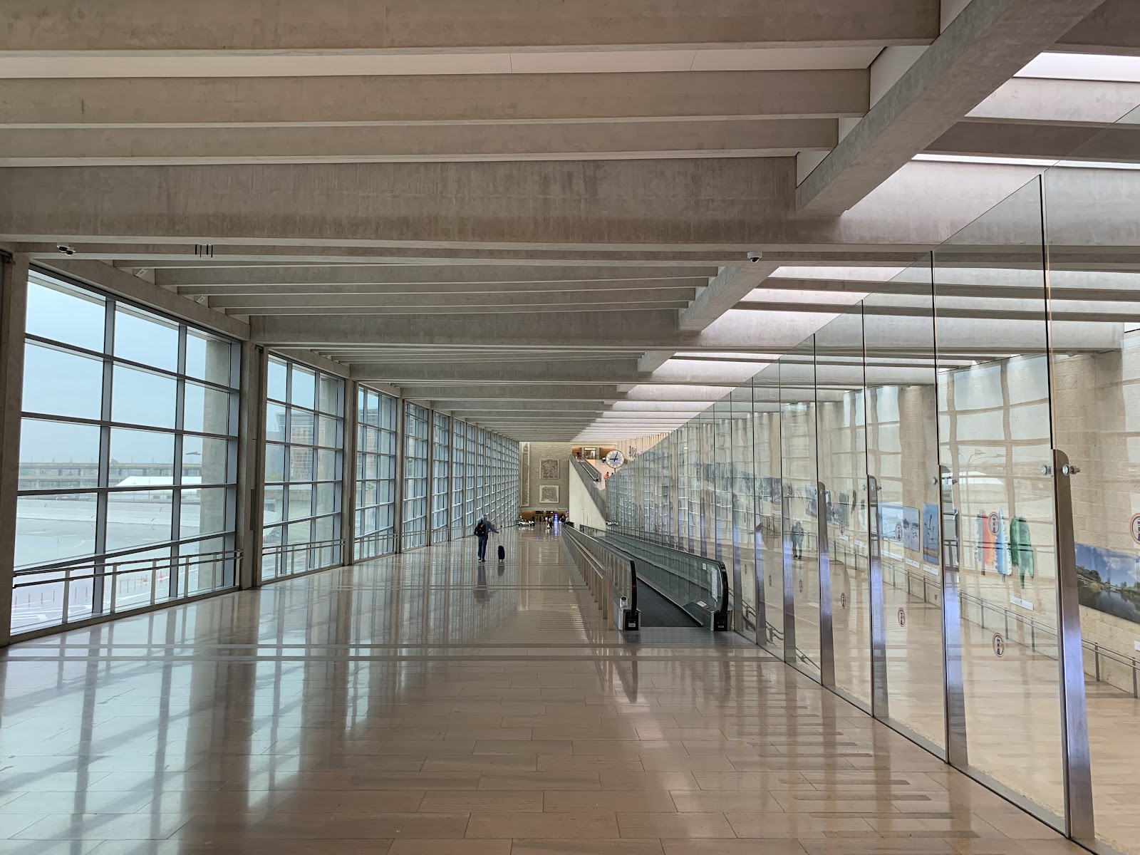 ben gurion international airport arrival hall before border control