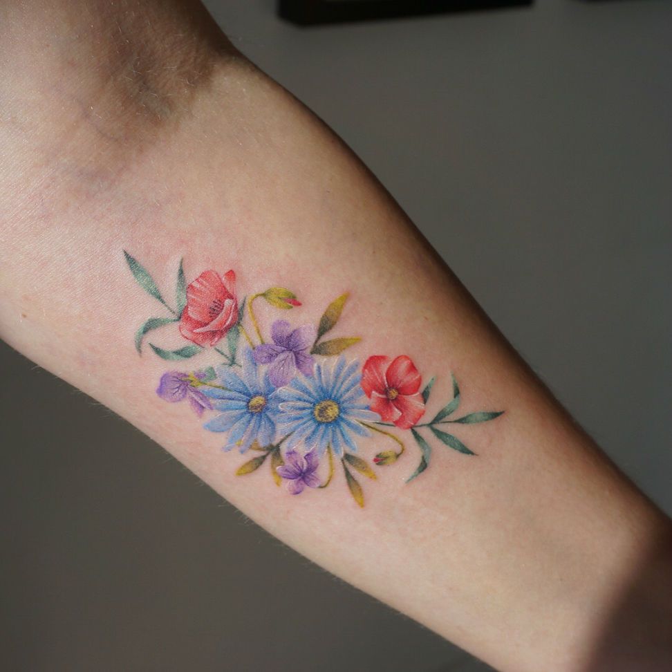 ลายสักเส้นสวยสี