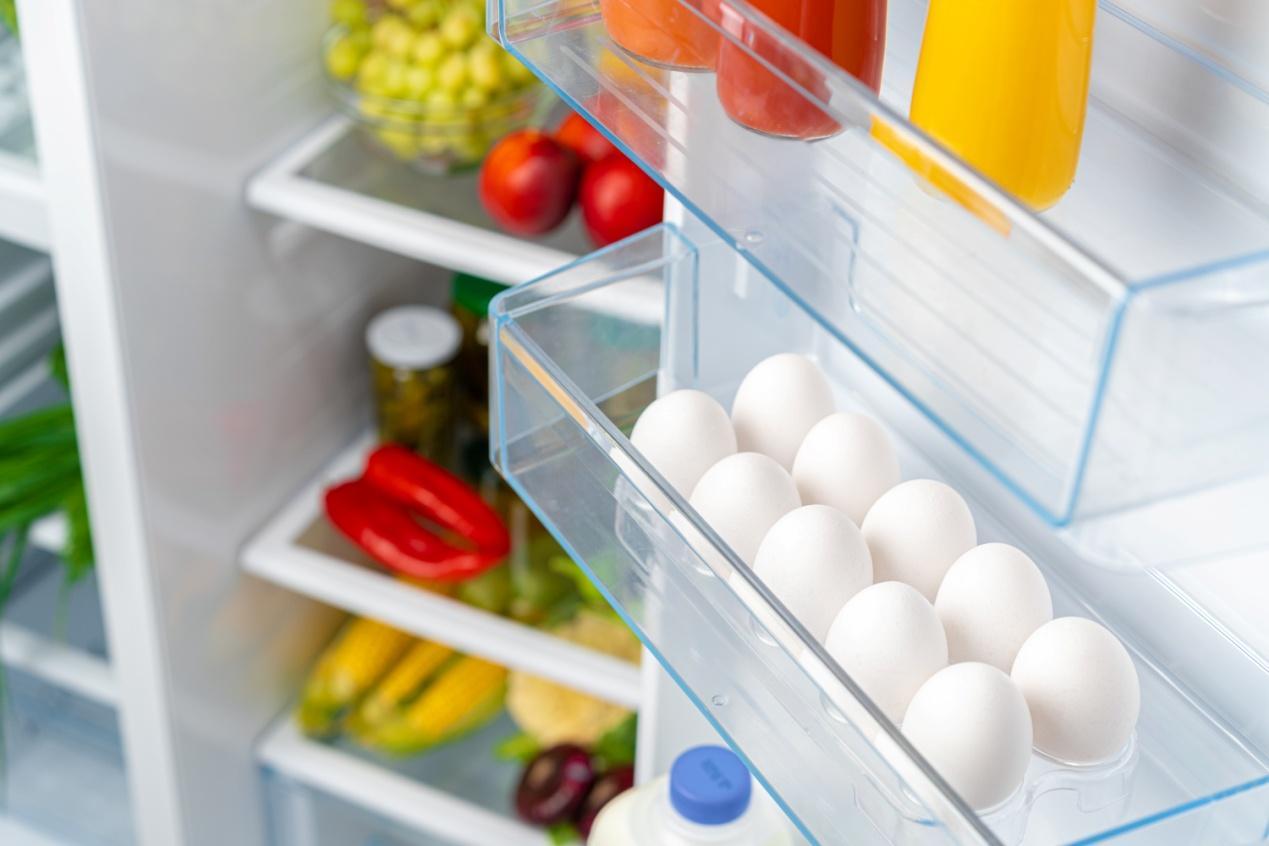 pack-of-eggs-on-a-fridge-shelf-2021-06-29-03-32-49-utc.jpg