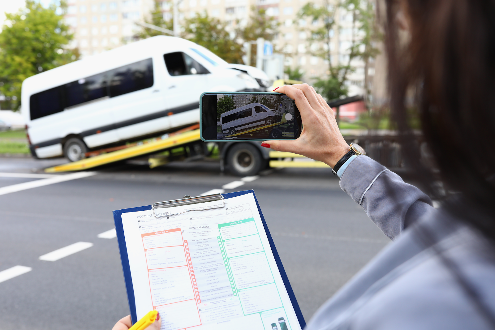 insurance adjuster at a florida car accident scene