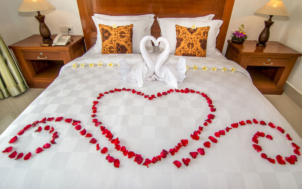 Trang trí phòng cưới với hoa hồng lãng mạn