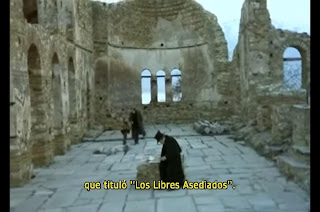 Imagen que contiene edificio, piedra, nieve, banca

Descripción generada automáticamente
