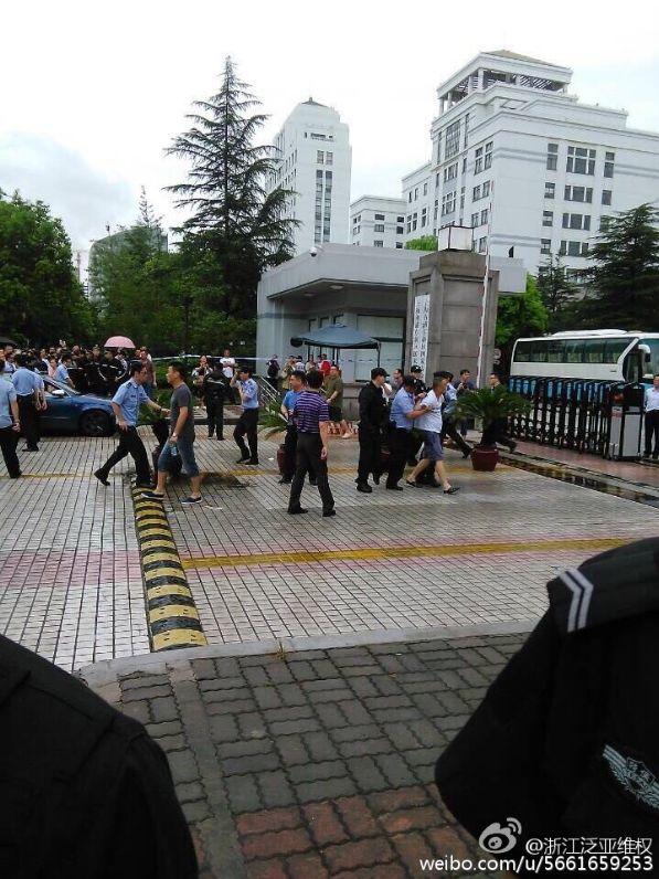 上海400投资人维权遭警察镇压数人被抓捕