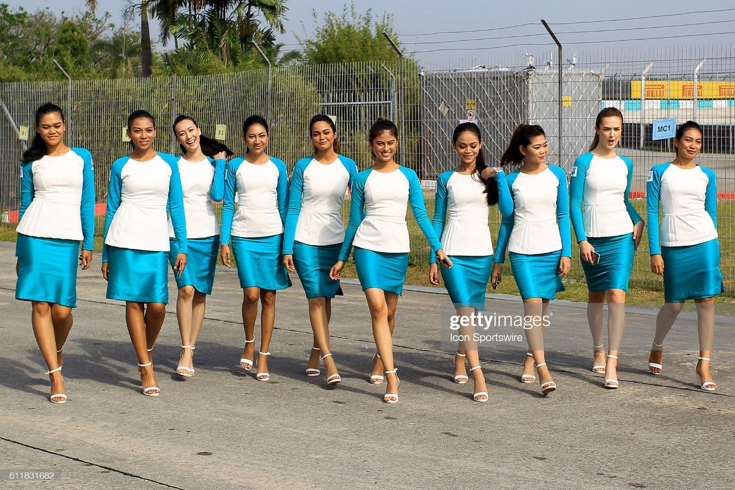 D:\Documenti\posts\posts\Women and motorsport\foto\Getty e altre\october-2016-grid-girls-pose-for-photograph-at-the-paddock-of-the-1-picture-id611831682.jpg