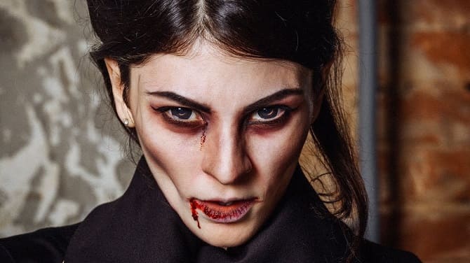 Bis zum letzten Blutstropfen: das coolste Halloween Vampir Make-up, das du ganz einfach zu Hause machen kannst