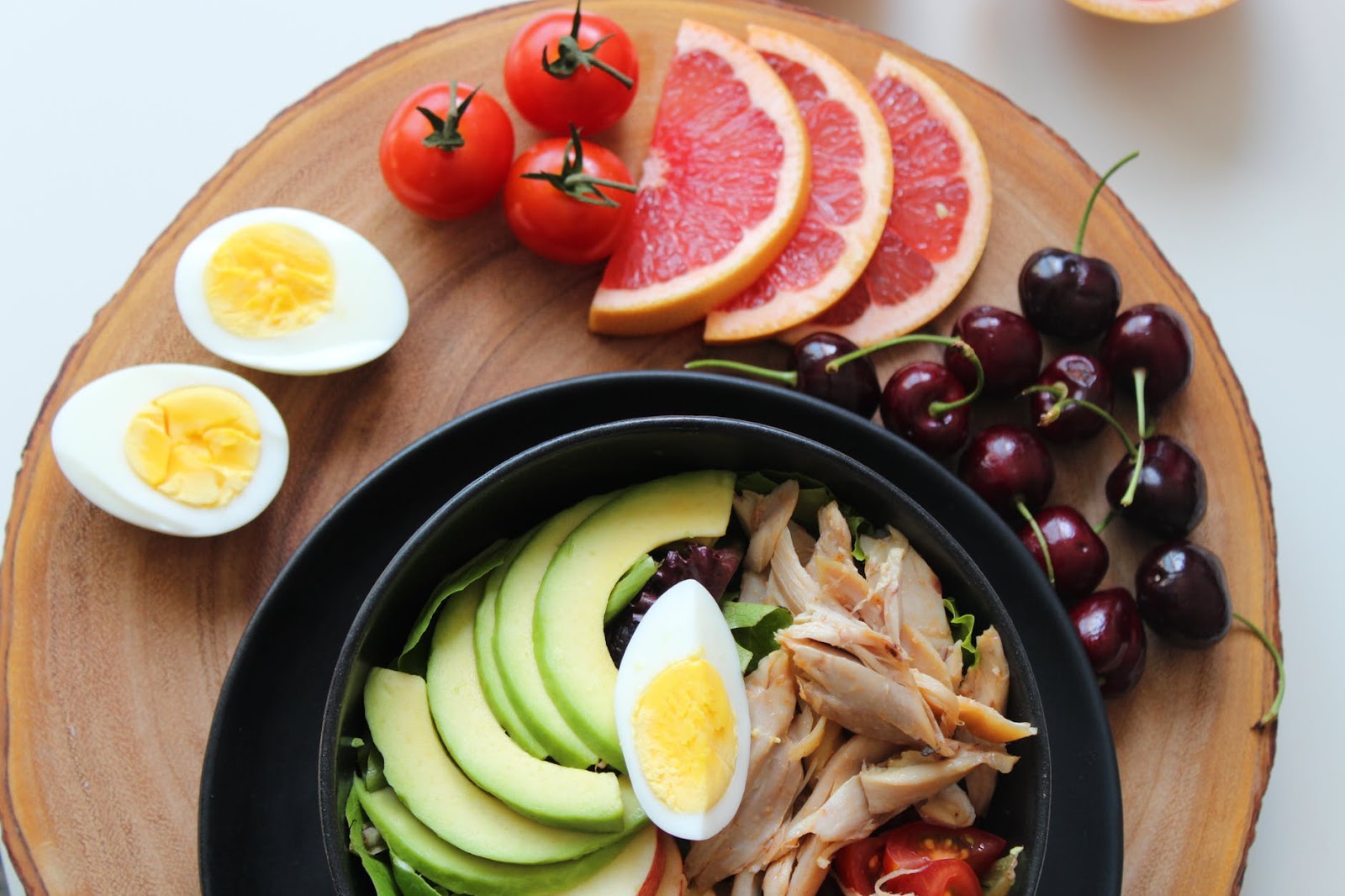 Piatto-sano-con-verdure-e-frutta