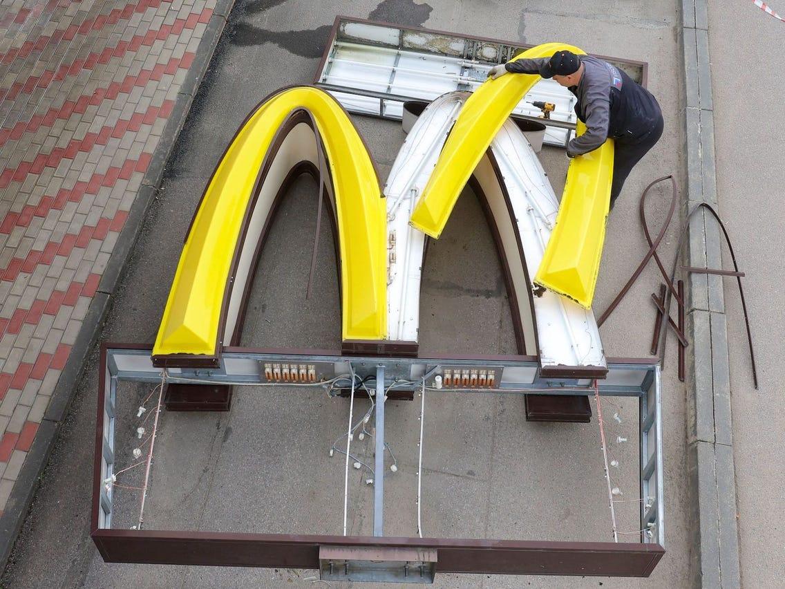 Russia McDonald's Replacement Unveils New Logo, Stylized 'M'