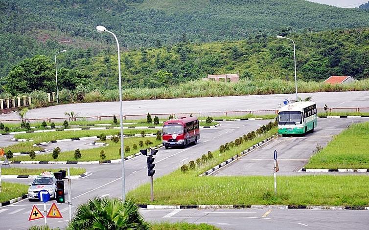 Việc tải phần mềm ôn thi giấy phép lái xe b2 có dễ không?