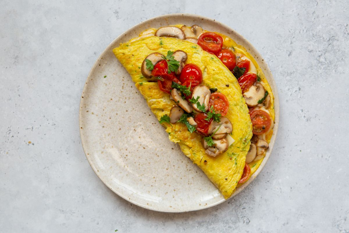 garnished mushroom tomato omelette