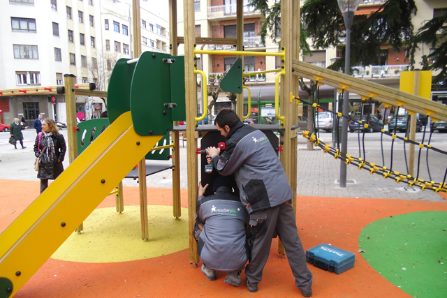 Servicio de Mantenimiento - Maderplay : Fabricante de juegos infantiles y mobiliario  urbano