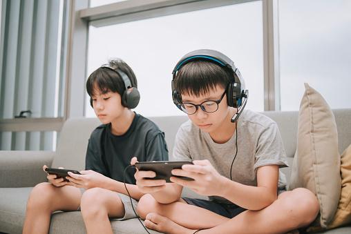 https://media.istockphoto.com/photos/asian-chinese-brother-playing-multiplayer-online-gaming-with-headset-picture-id1299948398?b=1&k=20&m=1299948398&s=170667a&w=0&h=HQ-9TI3jaOGh_aE4dzxpQmOEnXQS0XsqON7SjVXyK8E=