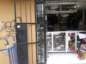 Renovadora ZapateríA Luciano El Bravo En Los Zapatos