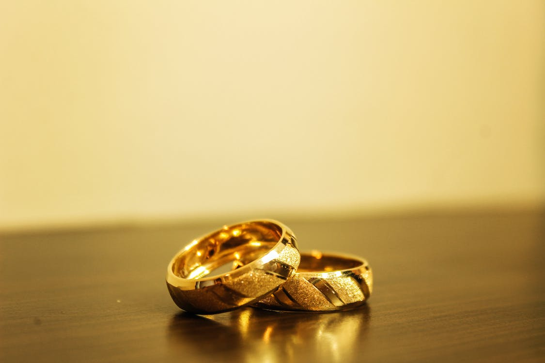 Dazzling shine of premium gold wedding bands