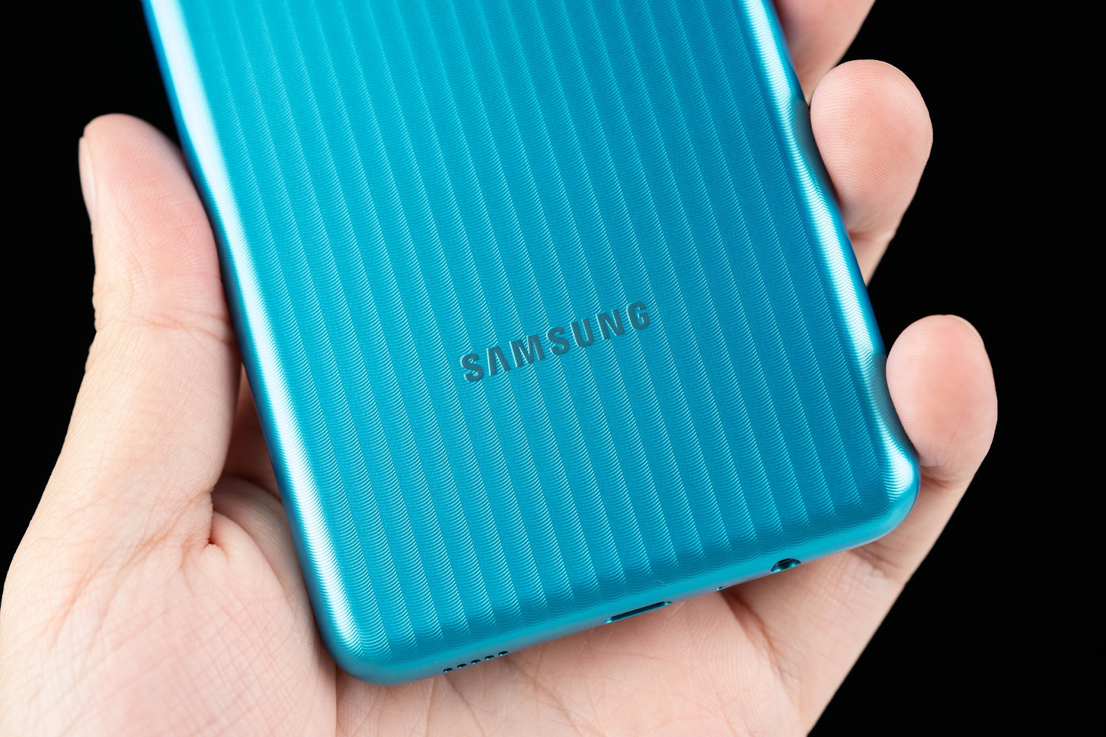 五千有找！Samsung Galaxy M12 開箱評測和實測體驗｜三星 M12 台版、90Hz 螢幕更新率、電量續航、高 CP 平價手機、公務機/小孩機/聯絡機/長輩機 PTT｜科技狗 - 90Hz 螢幕更新率, 90Hz螢幕, Galaxy M12, Galaxy M12 優缺點, Galaxy M12 評價, Galaxy M12 評測, Galaxy M12 開箱, M12, NFC, PTT, Samsung Galaxy M12, Samsung Galaxy M12 review, Samsung Galaxy M12 unboxing, 三星 M12 印度, 三星 M12 台版, 三星M12, 三星便宜手機, 三星公務機/小孩機/長輩機, 公務機, 實測, 小孩機, 平價手機, 聯絡機, 長輩機, 開箱評測, 體驗, 高 CP - 科技狗 3C DOG