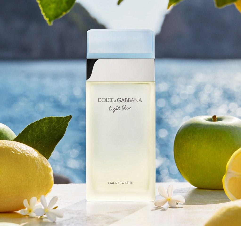 Dầu thơm D&G nữ Light Blue EDT có nền chủ đạo là hương trái cây tươi mát