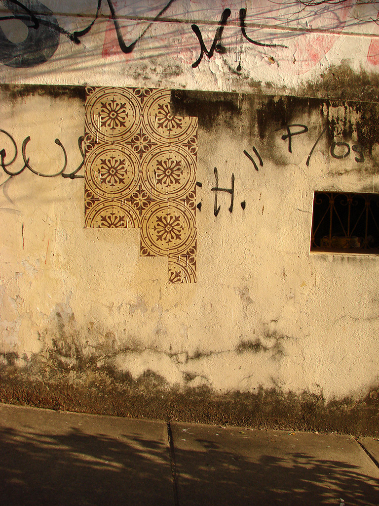 Azulejos de Papel criam imagens poéticas nas ruas da cidade (Grupo Poro)