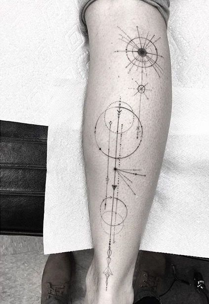 ลายสักเส้นสวยขาวดำ