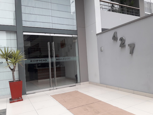Calle Alcanfores 427, Miraflores 15074, Perú