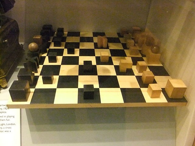 Bauhaus chess set, Walker Art Gallery