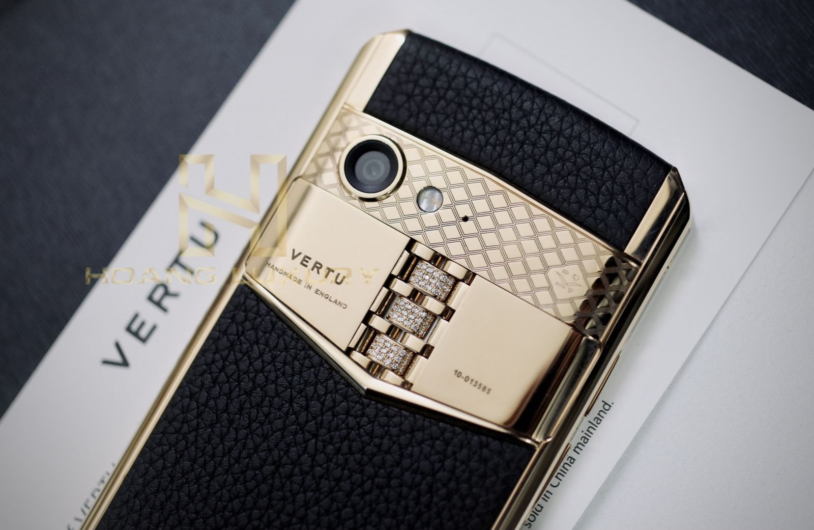Vertu Aster P Vàng Khối kim cương chính hãng | Hoàng Luxury