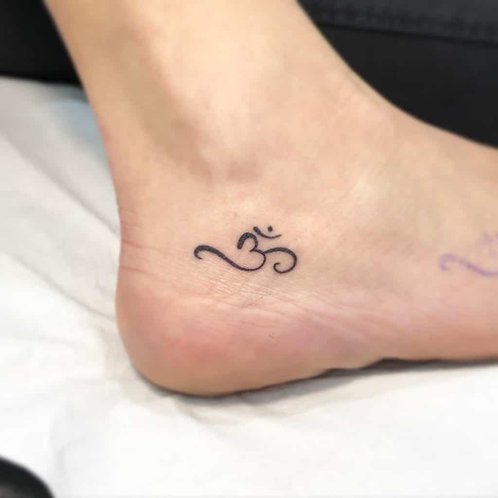 ลายสักโอม ขา1