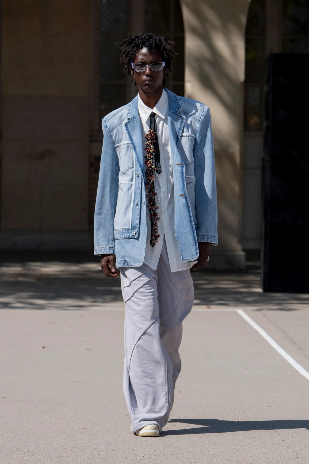 Feng Chen Wang collections rocks chic Jean look  with tie 