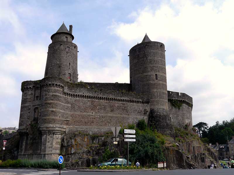 Крепость Фужер в одноименном городке Фужер.
